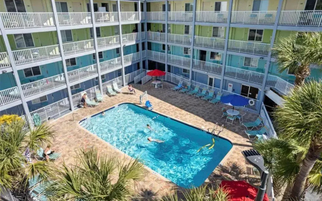 Pelican Pointe Clearwater Beach Hotel