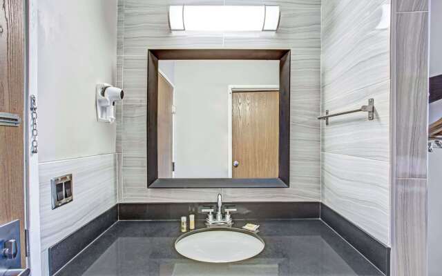 Days Inn by Wyndham Great Lakes Naval Base