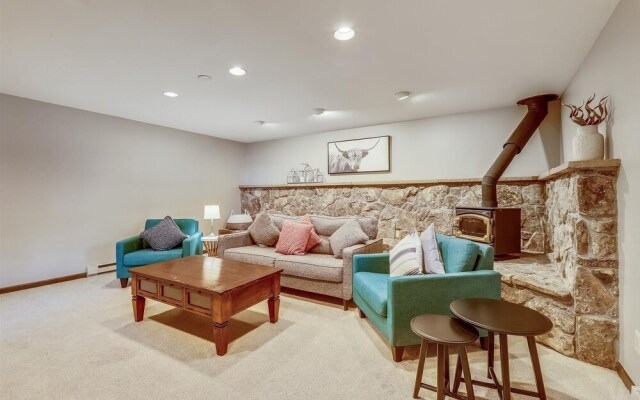 Calderon De La Breck 5 Bedroom Home by Redawning