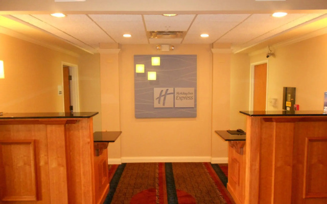 Holiday Inn Express & Suites Lancaster, an IHG Hotel