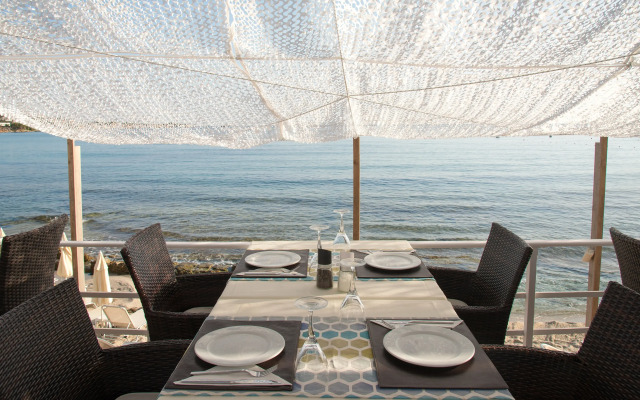 Alia Beach Hotel