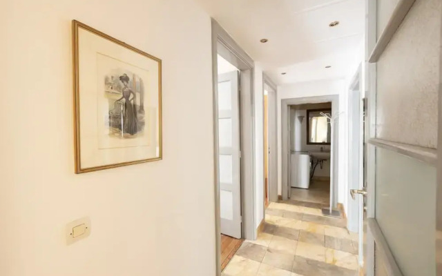 Ideal 4 bdr Apartment in Plaka for 10