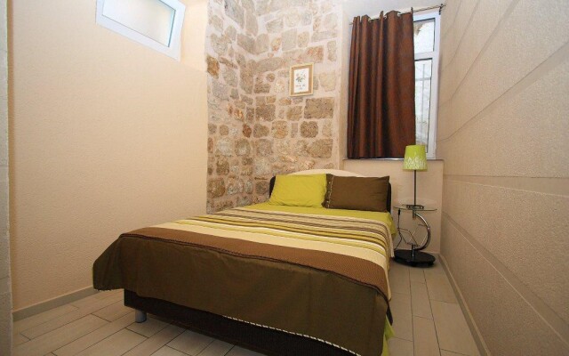 Miro Studio Apartments