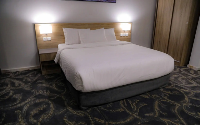 Laten Suites Al Salim Plaza