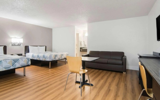 Motel 6 Addison, TX - Dallas