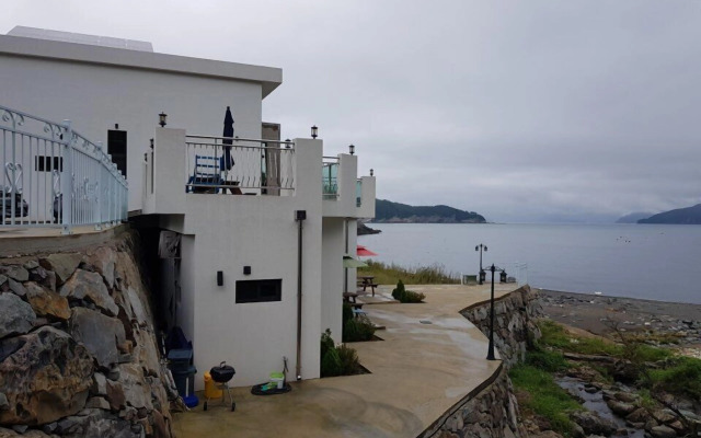 Lim Sea Side Poolvilla Pension