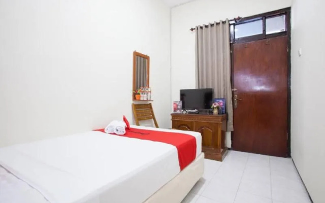 RedDoorz near Tugu Pahlawan Surabaya