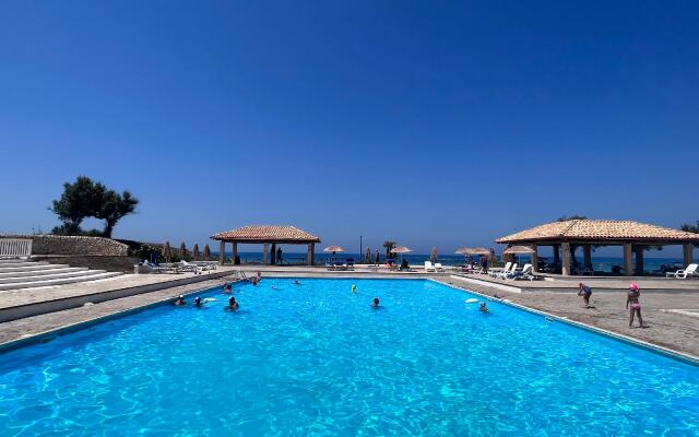 Kamarina Resort