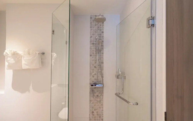 Diamond Condominium 2506