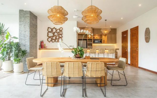 Coastal Comfort: Cozy 4BR Villa, 5 Min Walk to Finns Beach