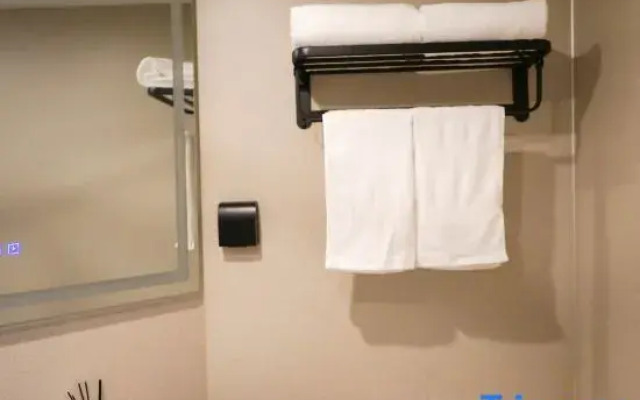 WanYoo Esports Hotel (Shanghai Zhongshan Park Global Harbor)