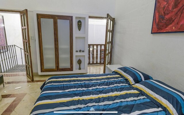 Luxury Large Apartment With Colonial Balcony