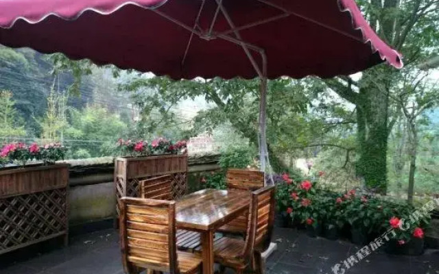 Ya'an Yijia Coffee Inn