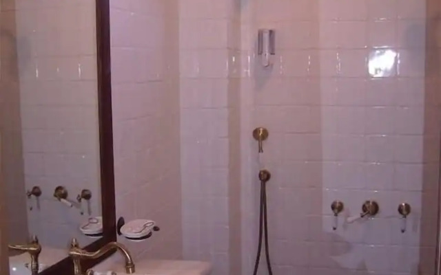 Azalea & Glicine House