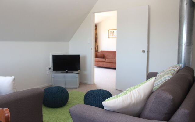 26 Caverhill Close