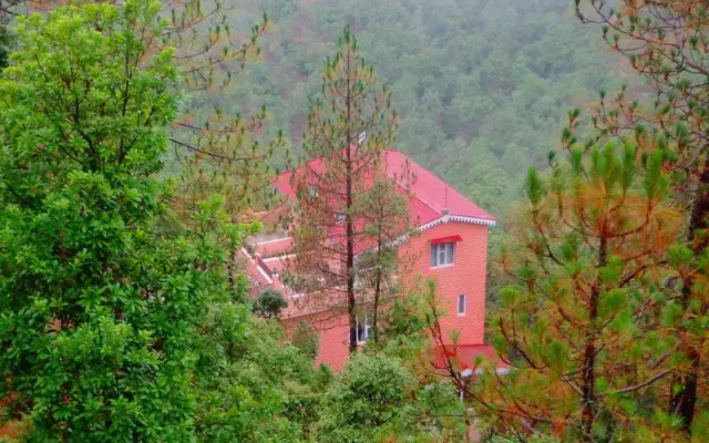 Whispering Heights Hotel