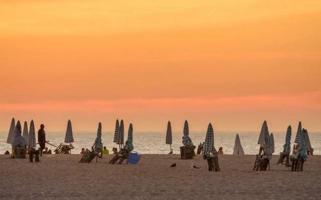 Foz Village Beach by Rent4all