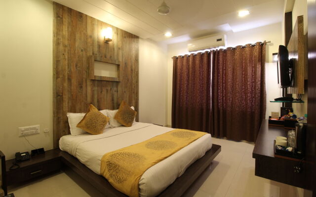 Marigold- Newly Renovated Hotel