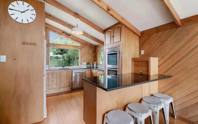 Wharewaka Lodge