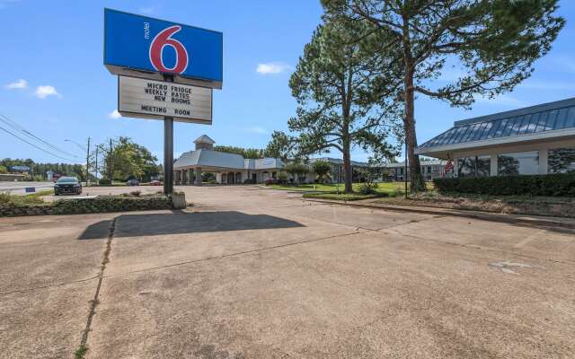Motel 6 Kilgore, TX