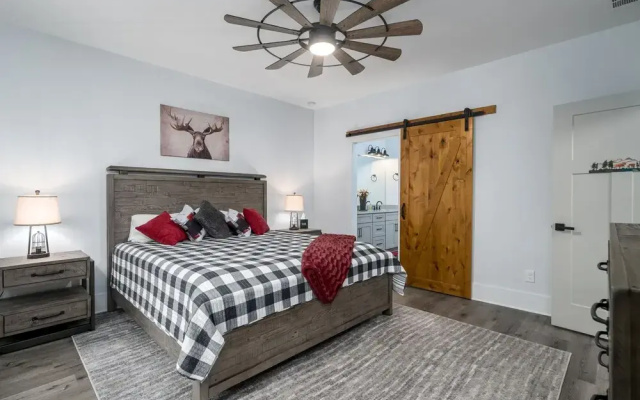 Whitetail Woods 3 Bedroom Home by RedAwning