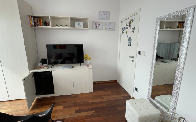 Terra Magica Deluxe Apartment OR Room with Private Parking, Terrace and Sea View