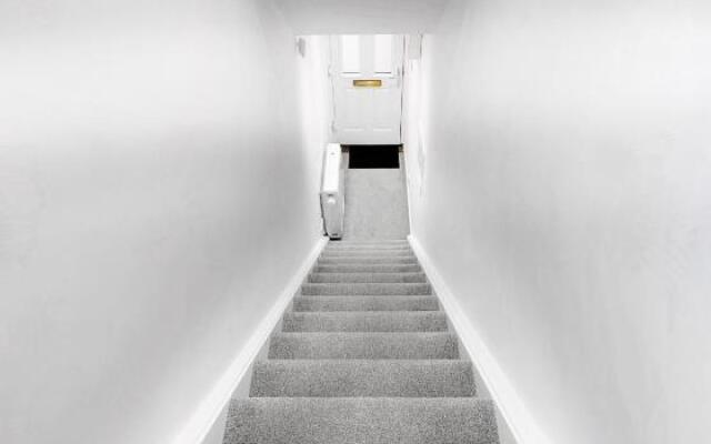 Maidenhead - 1 Bed Modern Flat - Private Entrance