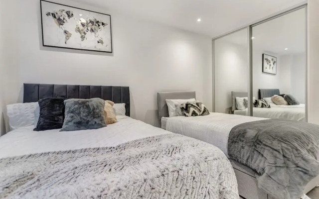 Central 1-bed Apartment in Slough Sleeps 3!