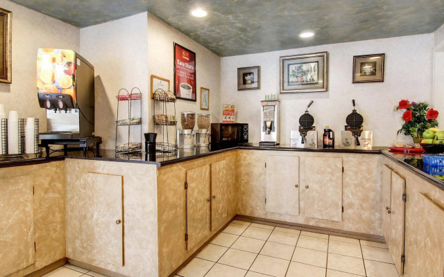 Econo Lodge Inn & Suites Diamondhead