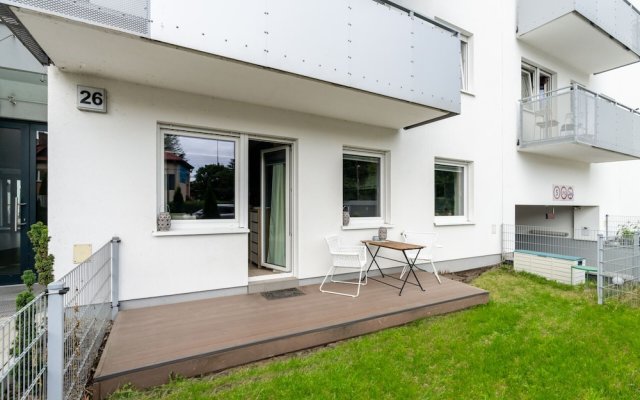 Apartment With Garden Poznan by Renters