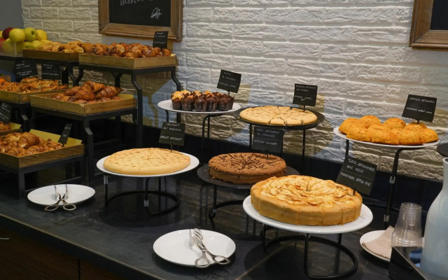 La Meridiana Bleisure Hotel