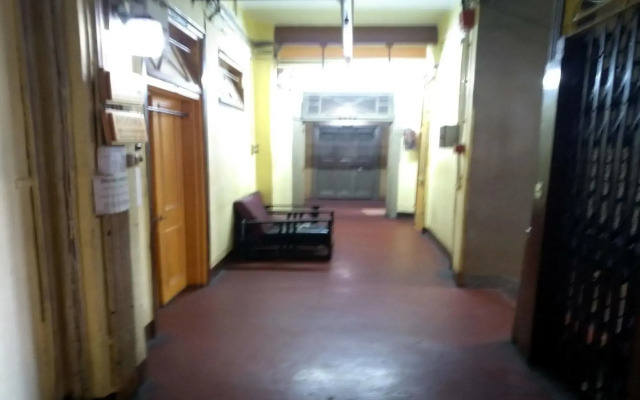 Broadway Hotel