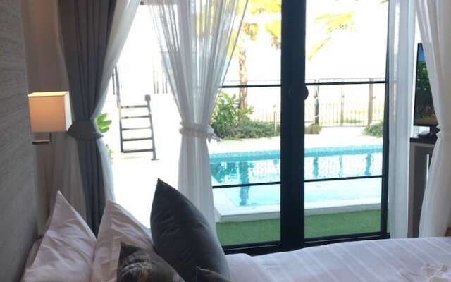 La Playa Beach Front Pool Villa Cha-am