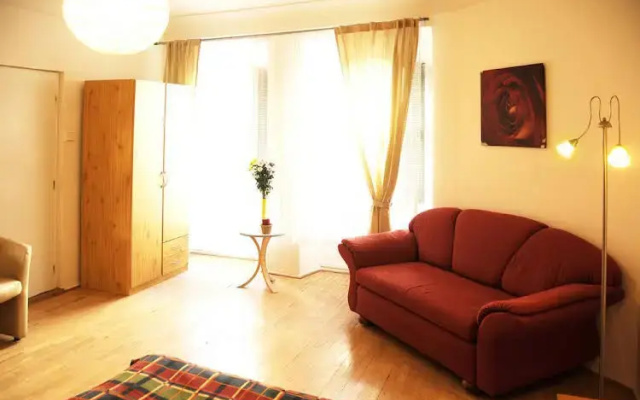 Alexandra Old town square apartments - up to 23pax