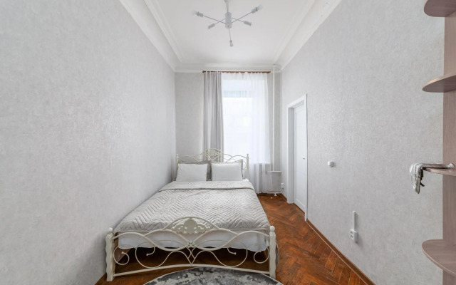 DeRent Aparts (ДеРент Апартс) на переулке Антоненко