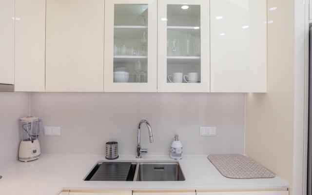 Terrace Beach Apartment by Rent4all