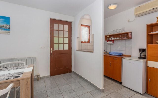 Amazing Home in Malinska With Wifi and 2 Bedrooms