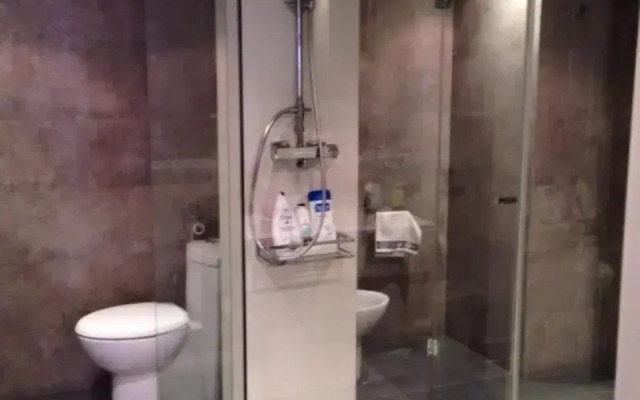 Piso moderno, céntrico y con garaje gratis