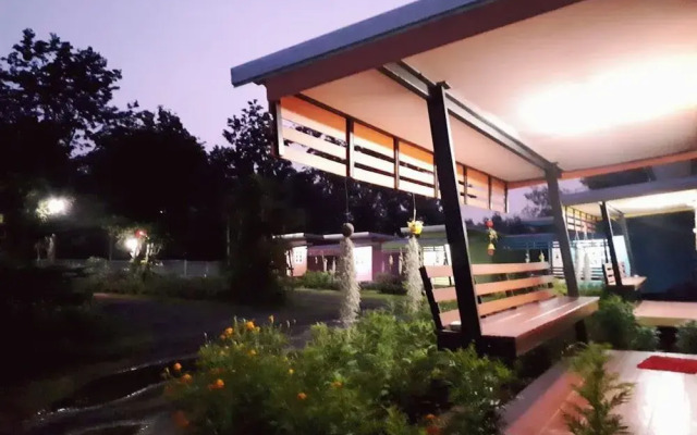 Chomnok Chommai Resort