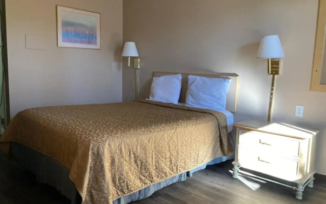 Tree Inn & Suites Albuquerque.