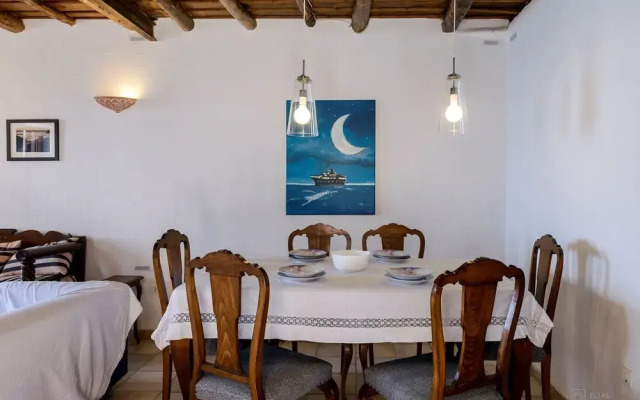 Waveside Sanctuary - Luxurious Seastone Villa