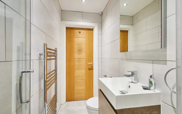 Host Stay Mayford Studio