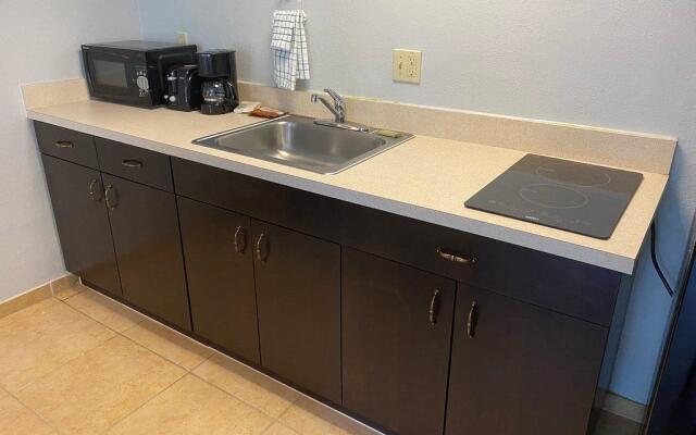 HomeTowne Studios By Red Roof Vero Beach - I-95