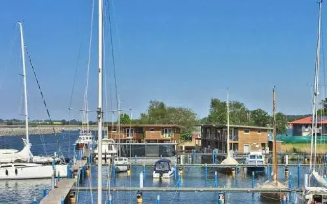 FLOATING HOUSES Classic _ _Schwimm