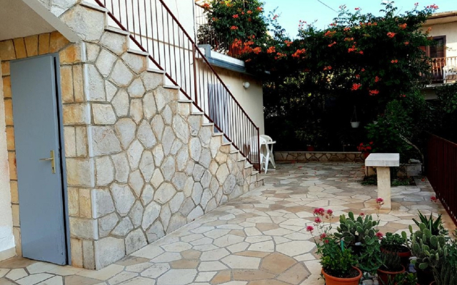 Room Tonka - 150 m from beach: R1 Jelsa, Island Hvar