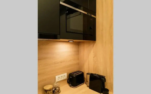 Glamour Dristor brand new Studio