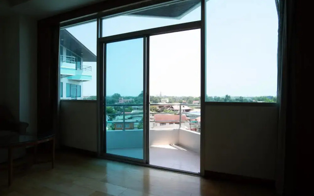 Ayutthaya River View Hotel