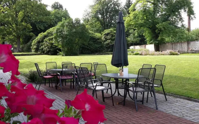 Vzdělávací Středisko a Hotel