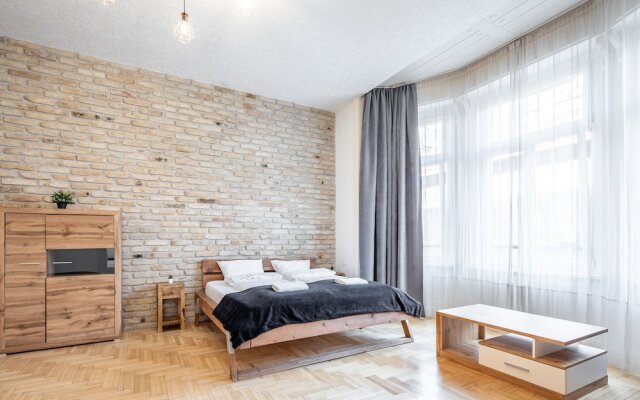 Central Luxury Apartment