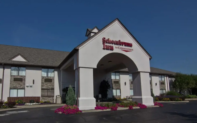 Schoenbrunn Inn & Suites